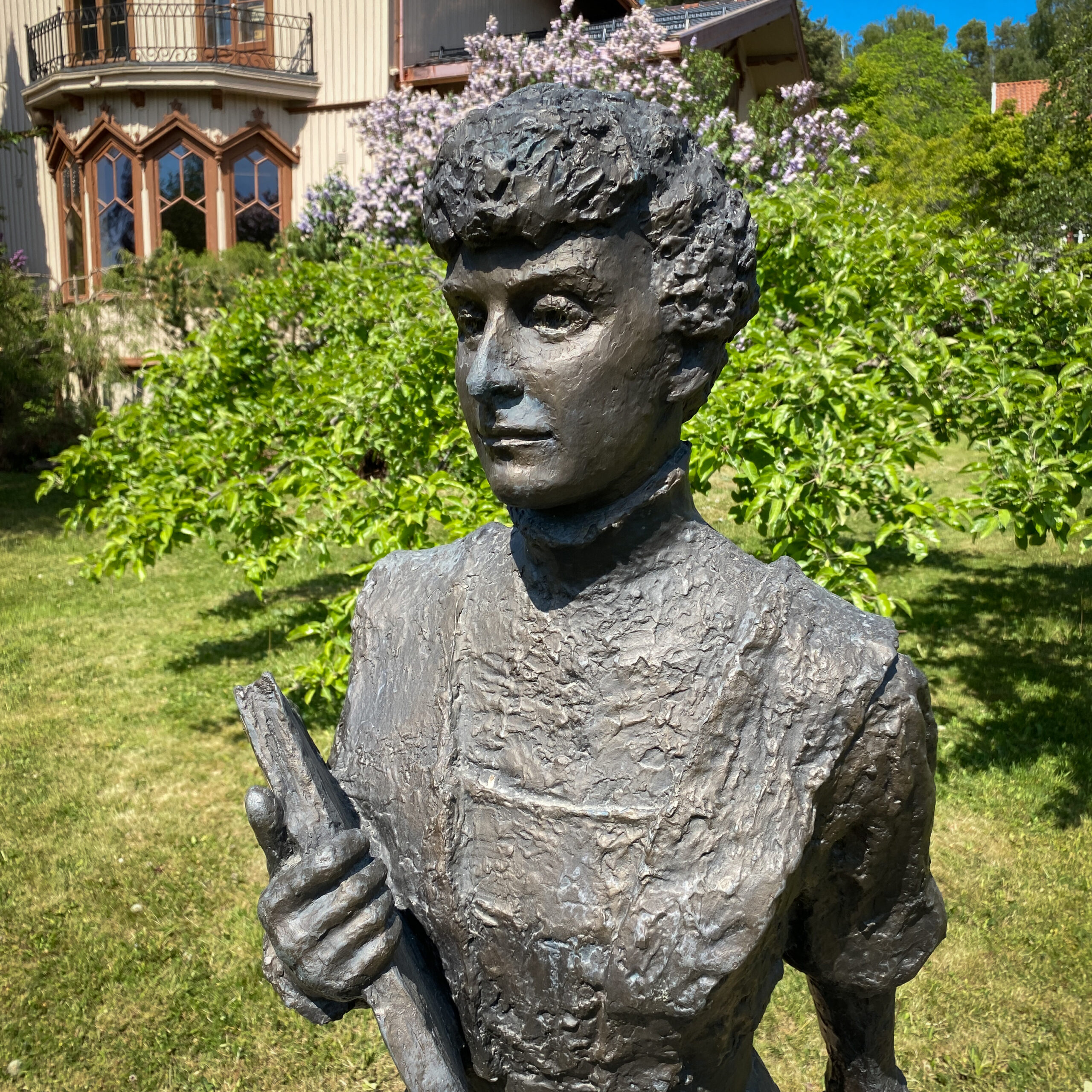 Statue av Katti Anker Møller.